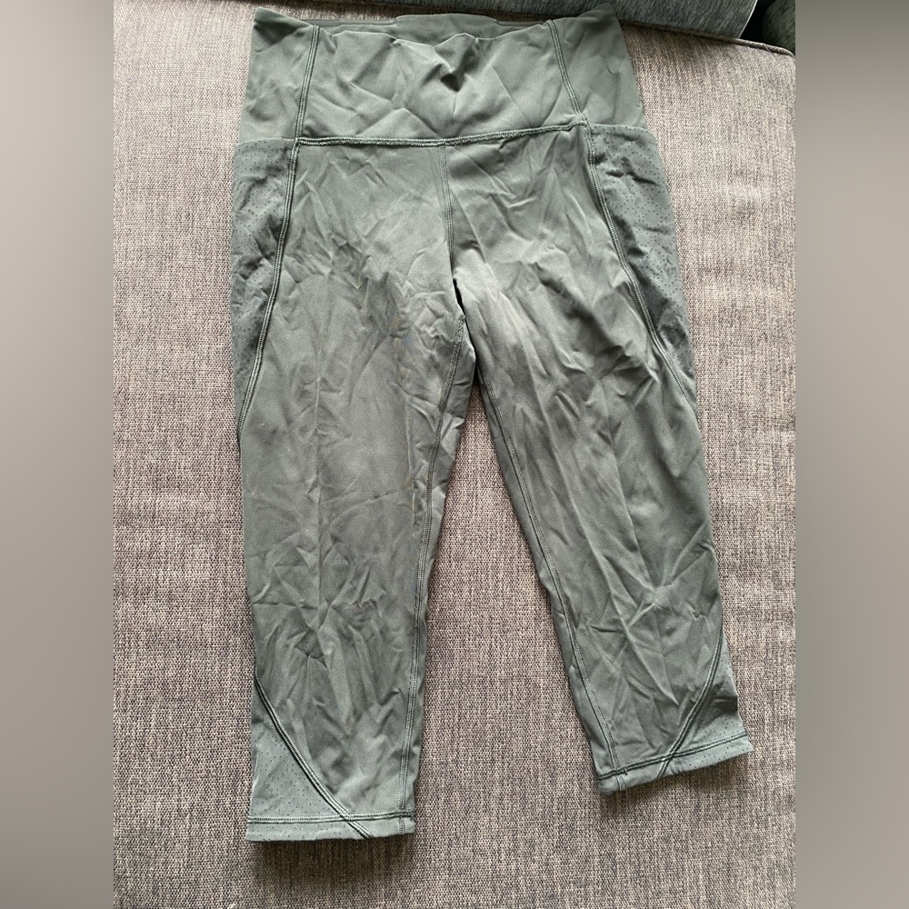Lululemon Green 3/4 length leggings, size 8